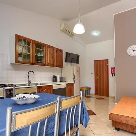 Nikola Appartement *